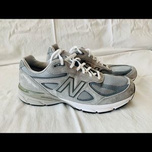 New Balance 990 v4, dead stock. Very lightly used.